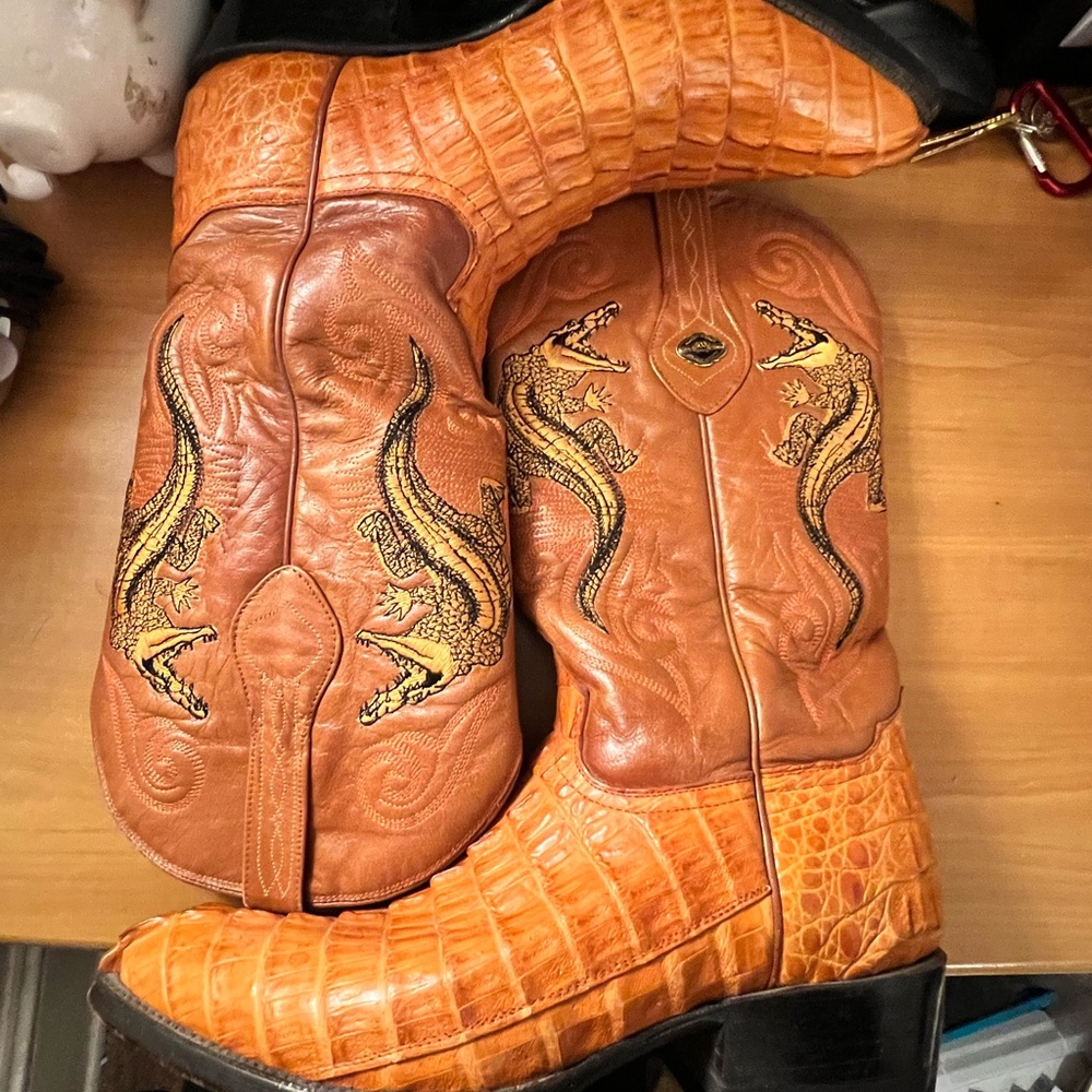 El General Authentic Crocodile Leather & Designed Boo… Gem